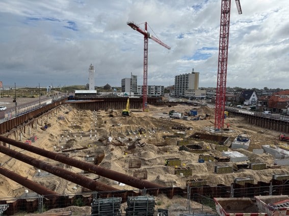 Bouw van Residences van Oranje met kranen.