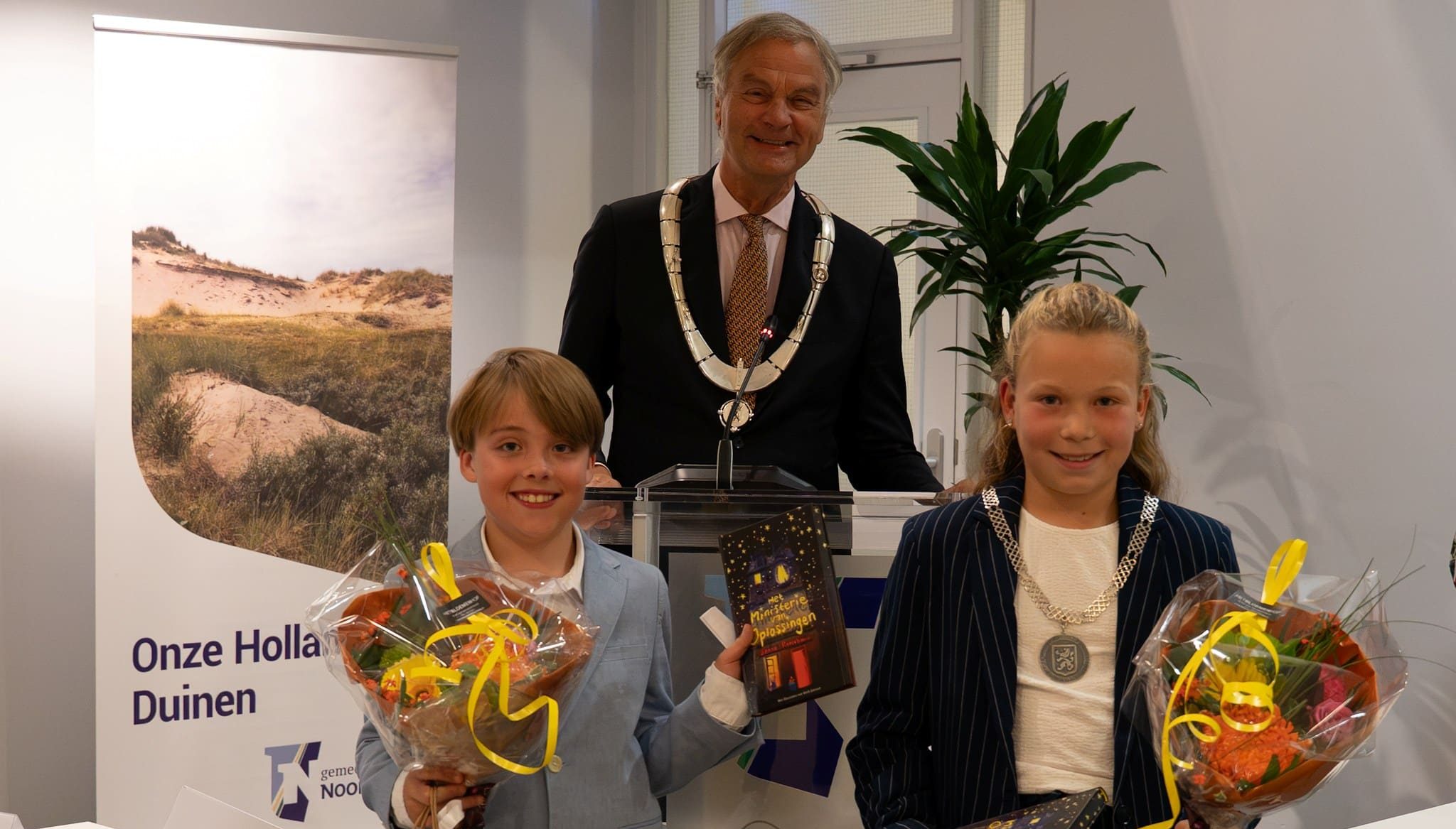Foto van benoeming nieuwe kinderburgemeester Fenna van gemeente Noordwijk