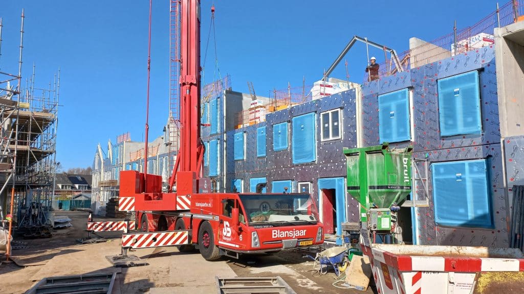 kraan voor huizen in aanbouw