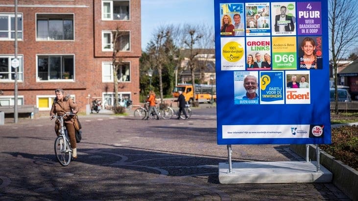 Verkiezingsbord op straat