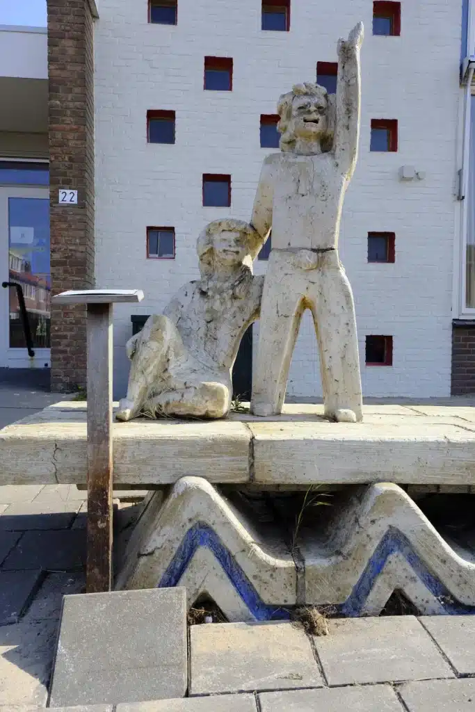 Beeld van 2 spelende kinderen.