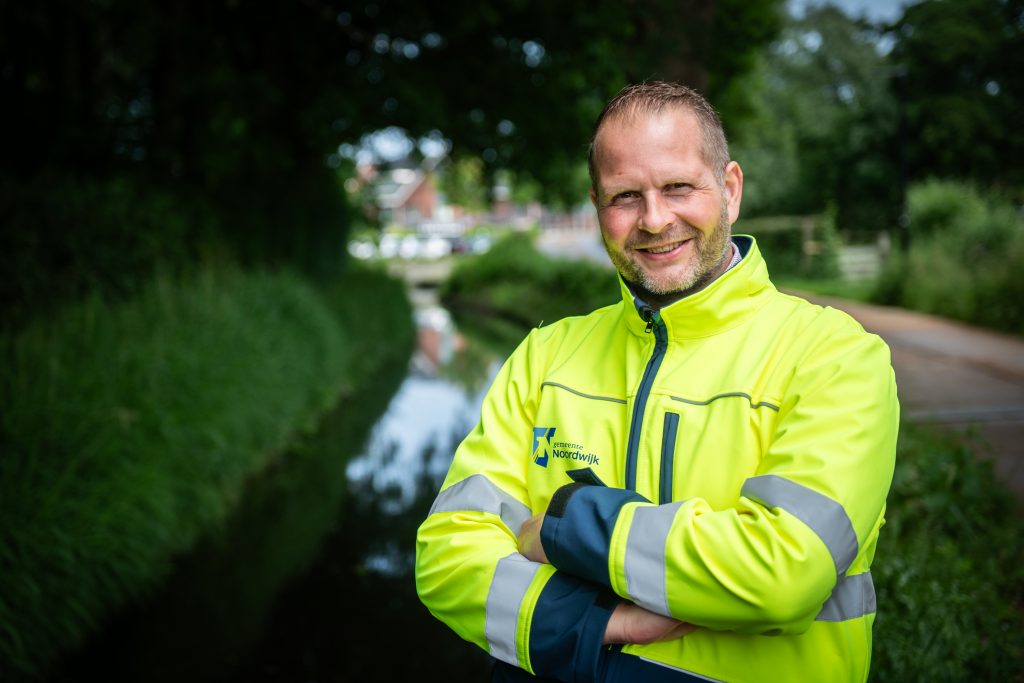 Paul van den Berg in reflecterende jas.